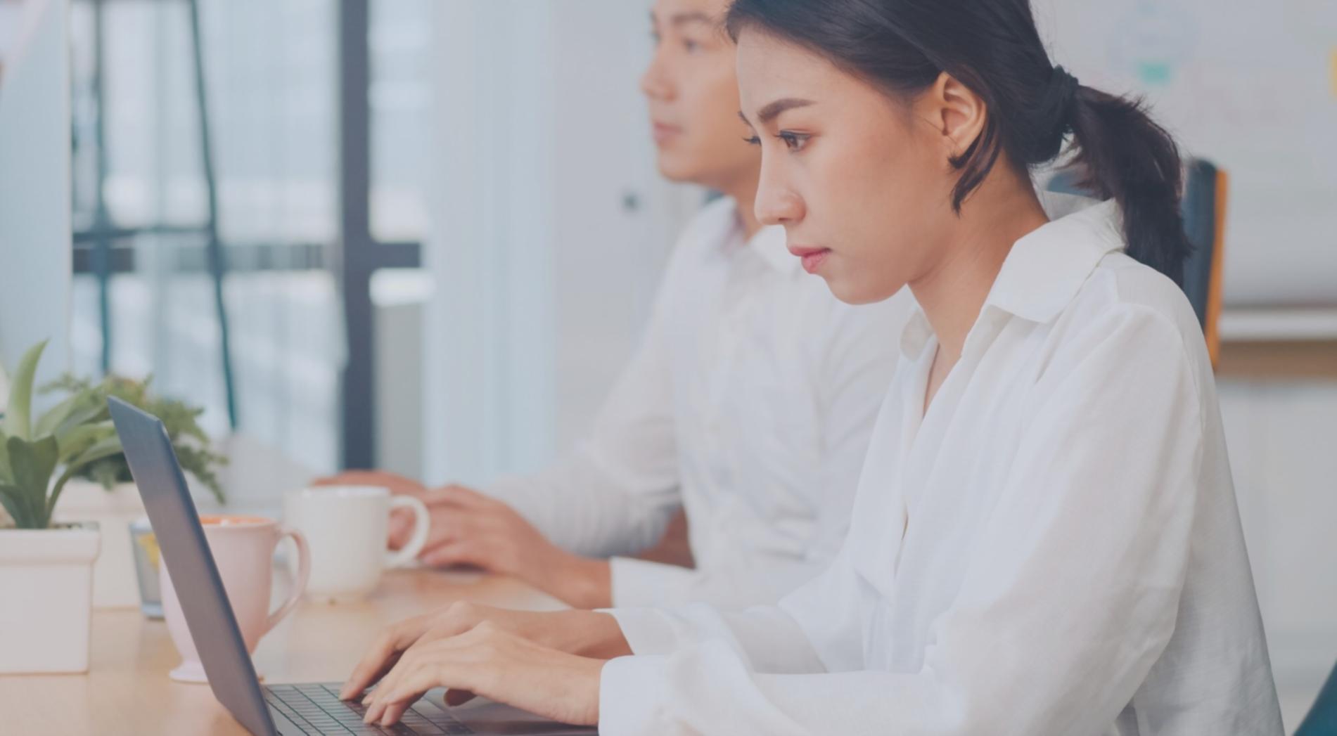 Tablou de bord cu metrici de progres SEO